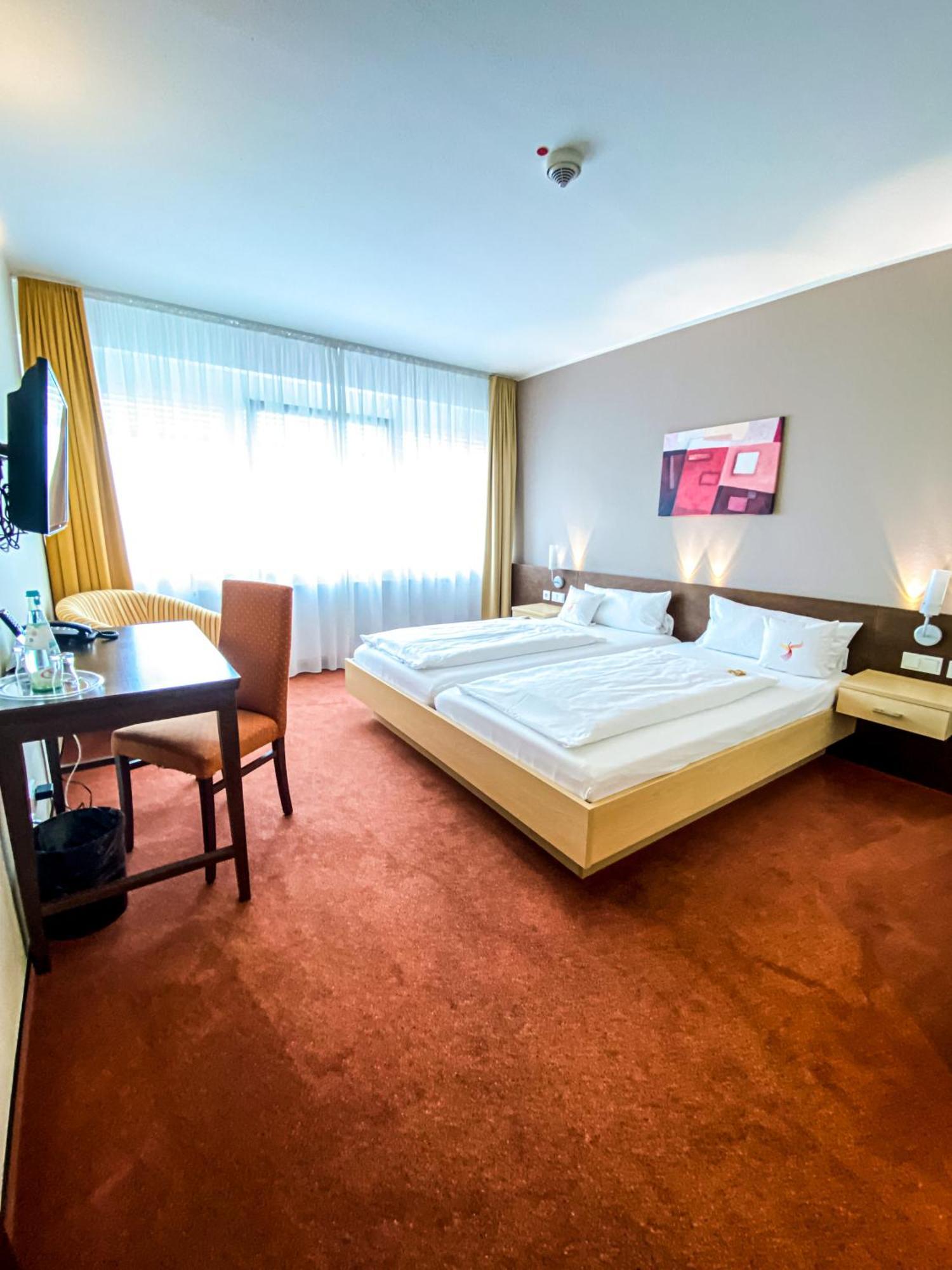 Phoenix Hotel Bergneustadt Exterior photo