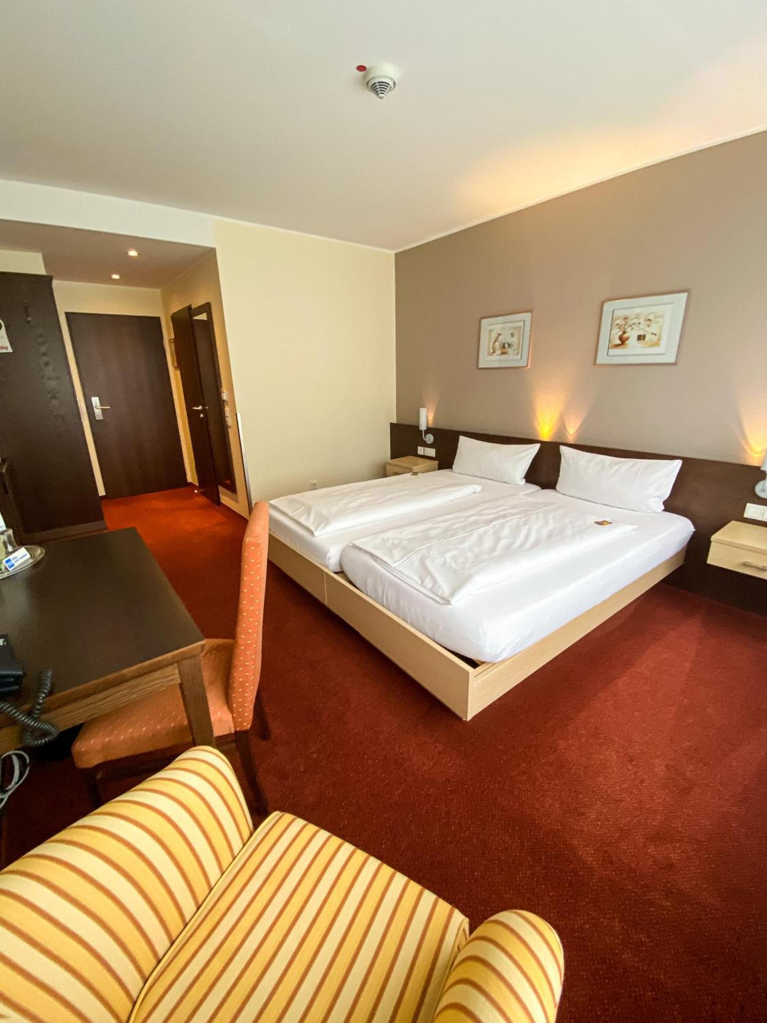 Phoenix Hotel Bergneustadt Exterior photo