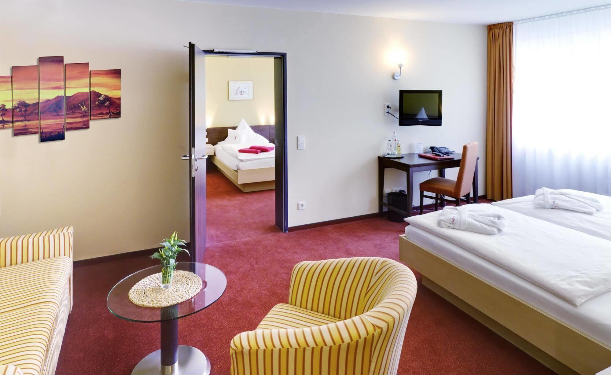 Phoenix Hotel Bergneustadt Exterior photo