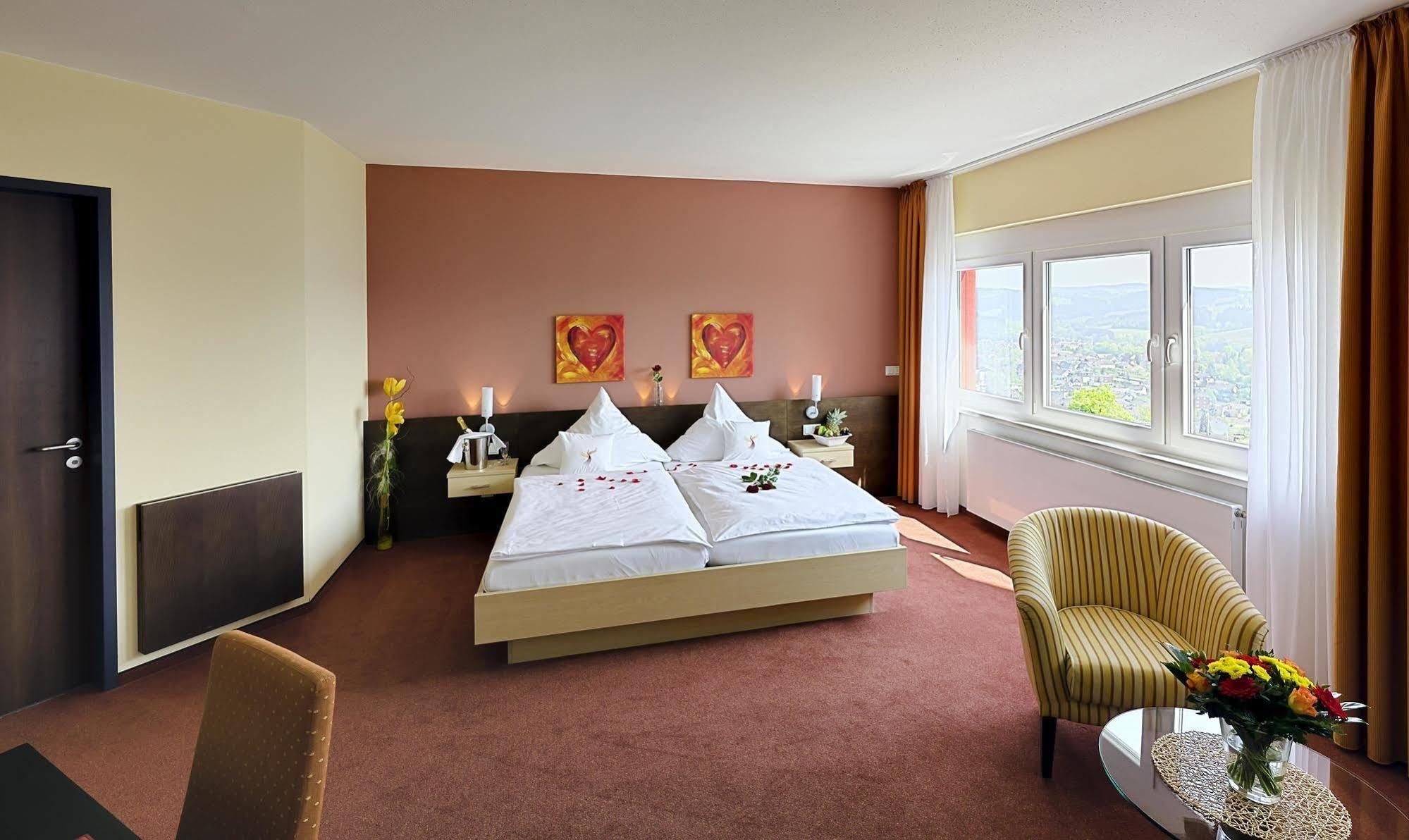 Phoenix Hotel Bergneustadt Exterior photo